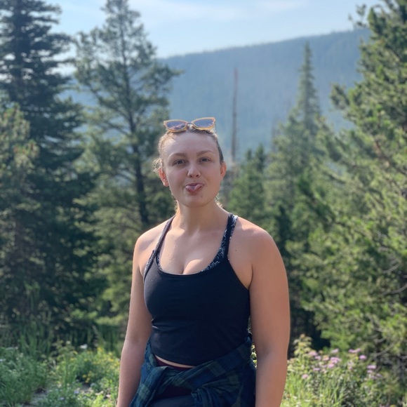 Meet your Posher, Hannah - Picture 2 of 3